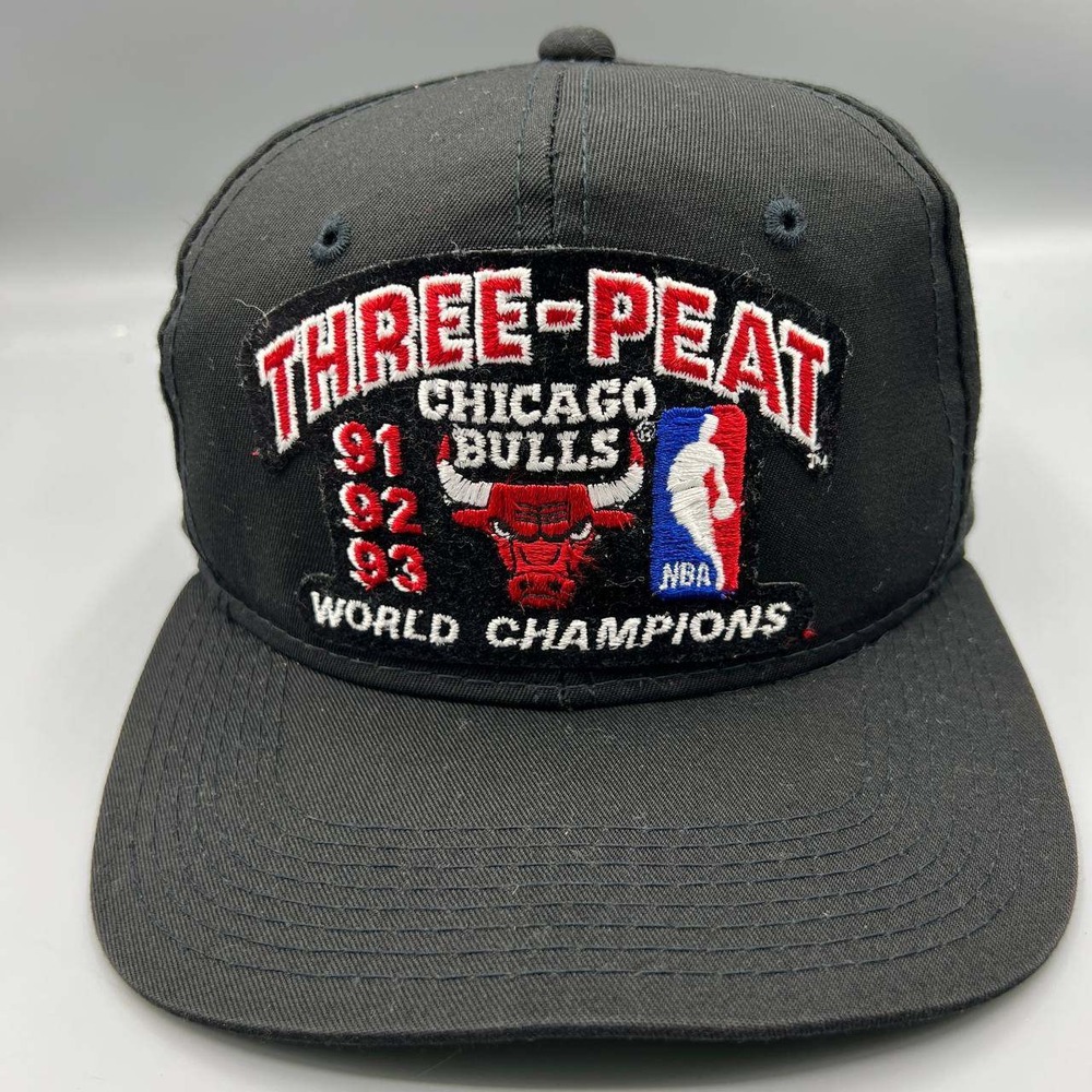 Vintage Chicago Bulls Hat Men‎ Three-Peat World Champions Youngan Snap Back Cap